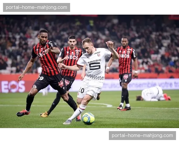 布雷斯特0-0战平尼斯,两队门将各做出数次关键扑救,赛后互相致意 布雷斯特0-0战平尼斯,两队门将各做出数次关键扑救,赛后互相致意