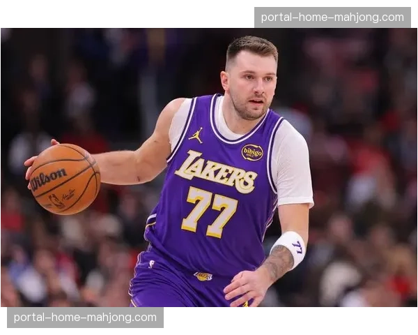 东契奇因脚踝酸痛被列入每日观察名单，可能缺席对阵太阳关键战