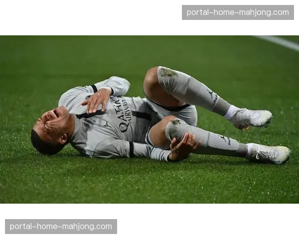 欧冠四强首回合:姆巴佩突破造点后伤退,巴黎主场憾平拜仁 欧冠四强首回合:姆巴佩突破造点后伤退,巴黎主场憾平拜仁